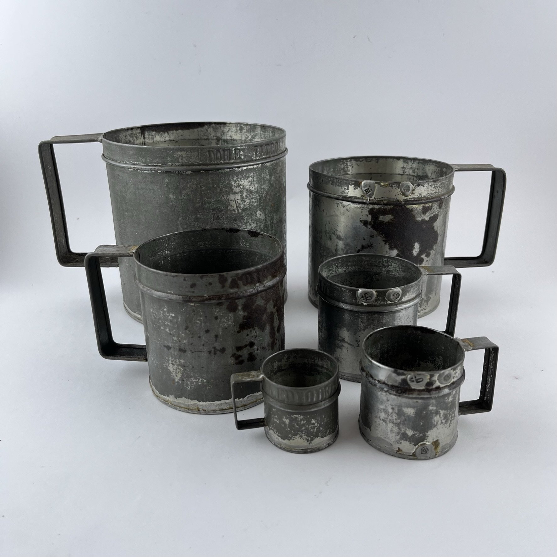 Seis medidas en hojalata