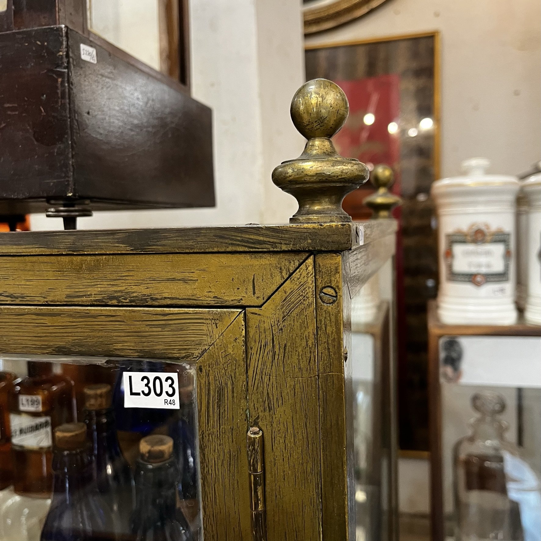 Vitrina en bronce dorado - Imagen 2