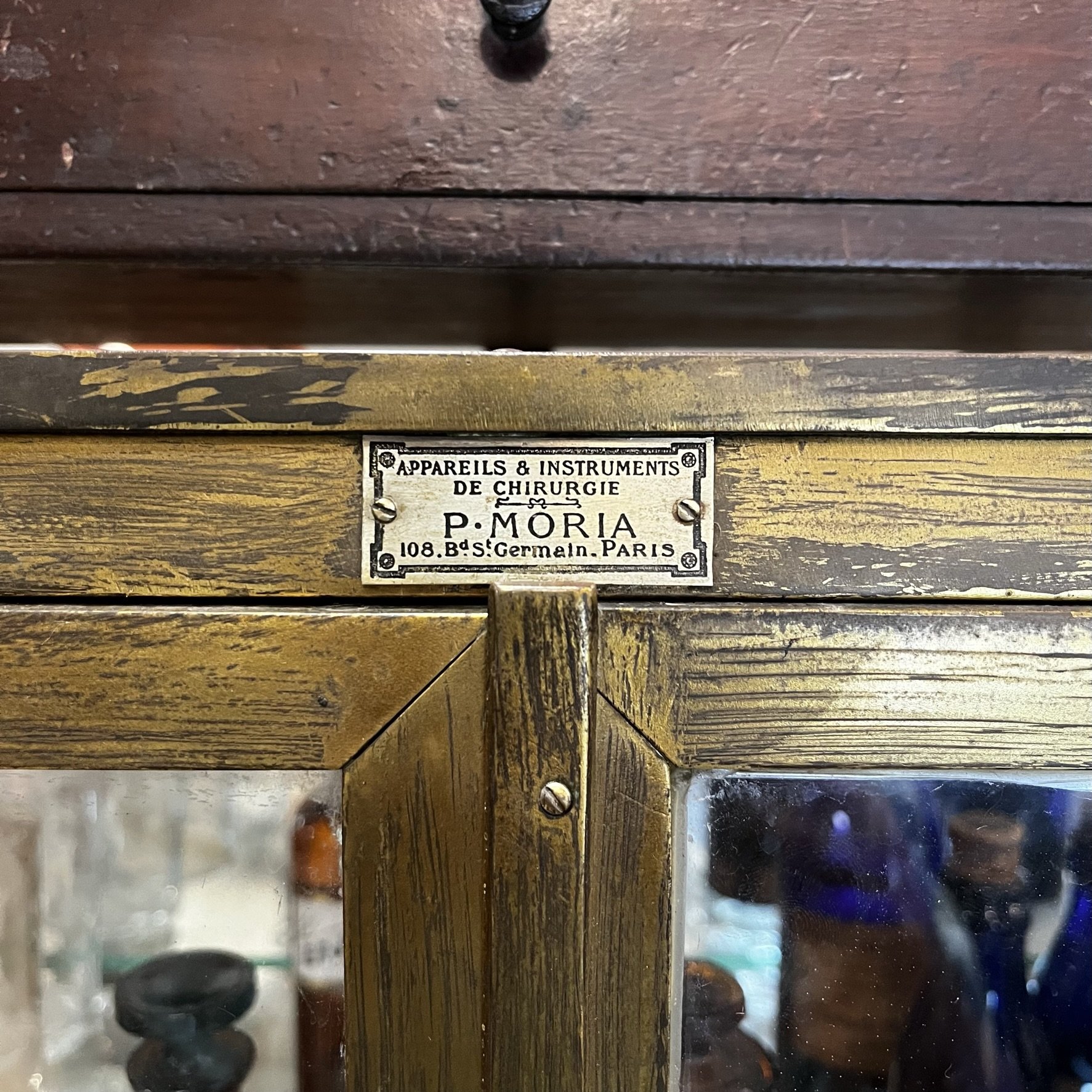 Vitrina en bronce dorado - Imagen 3