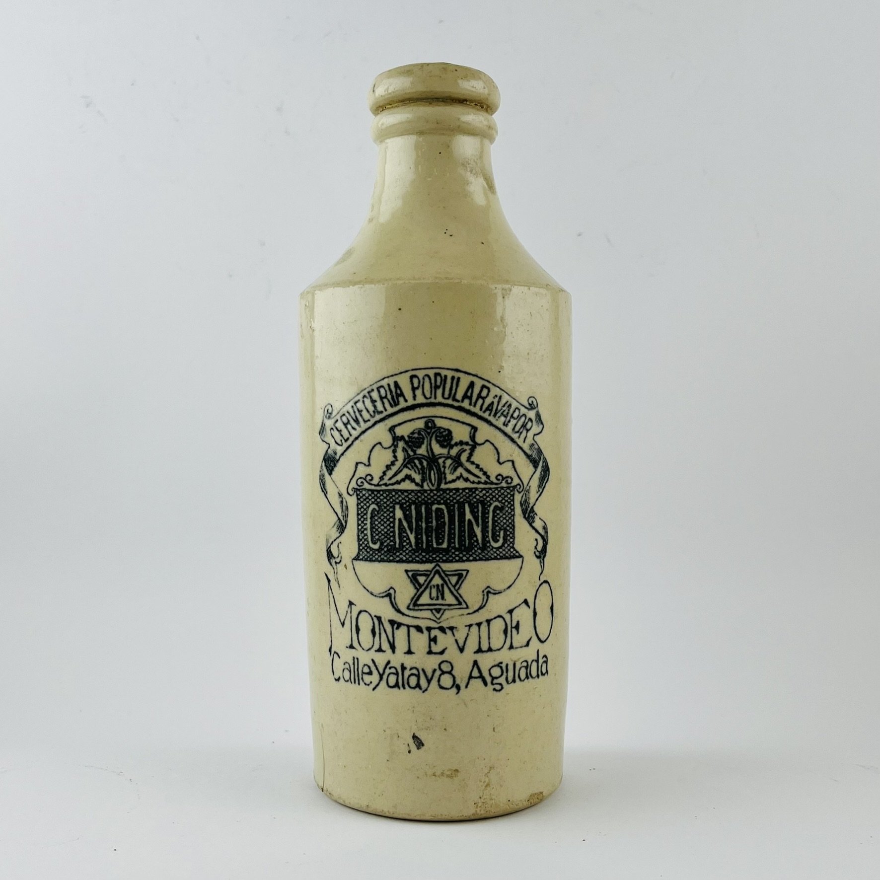 Botella uruguaya en gres