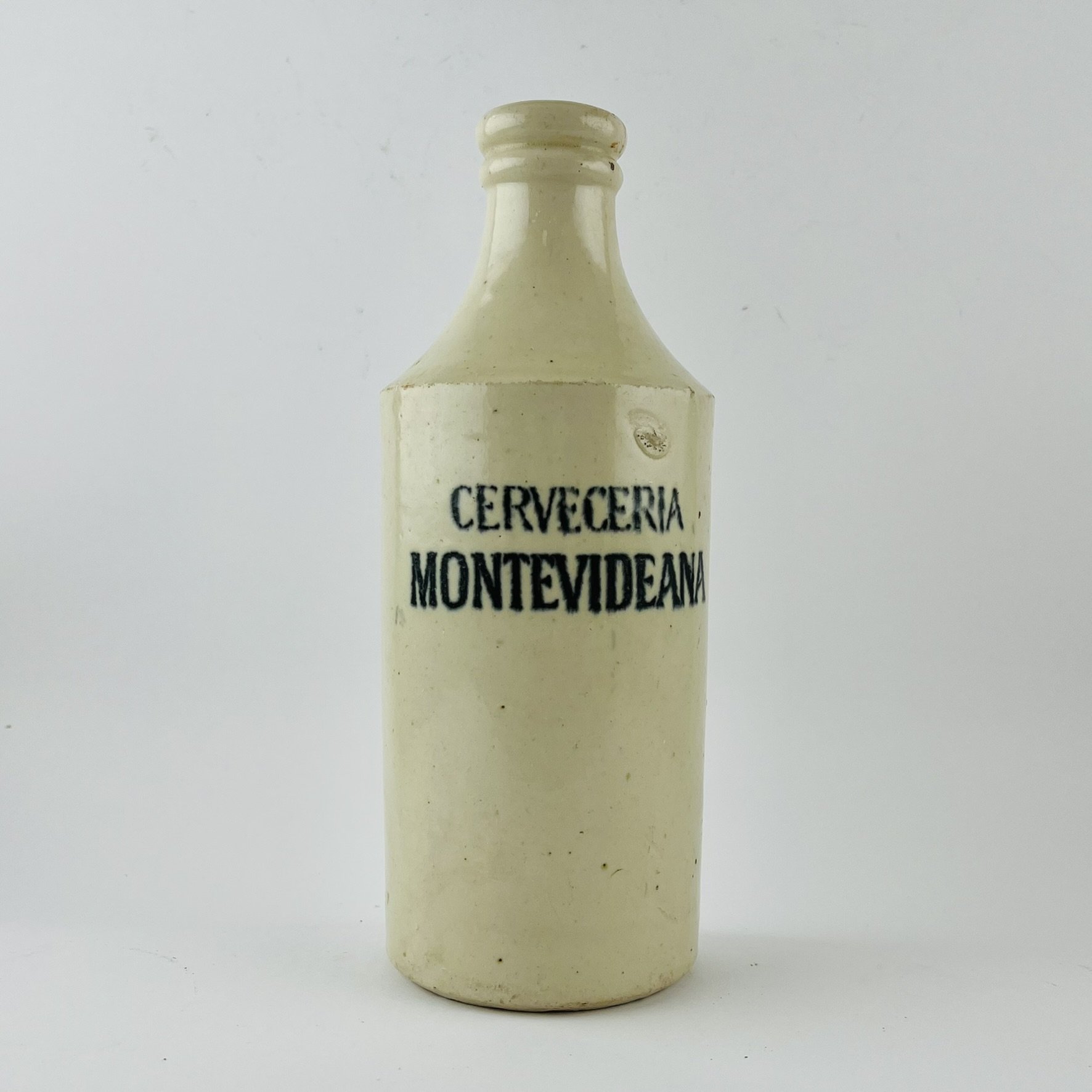 Botella uruguaya en gres