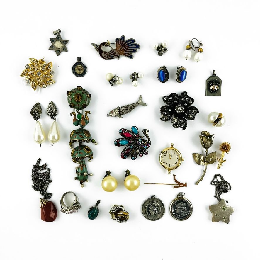 Veintisiete piezas en bijouterie