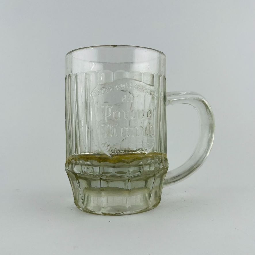 Jarra uruguaya en vidrio