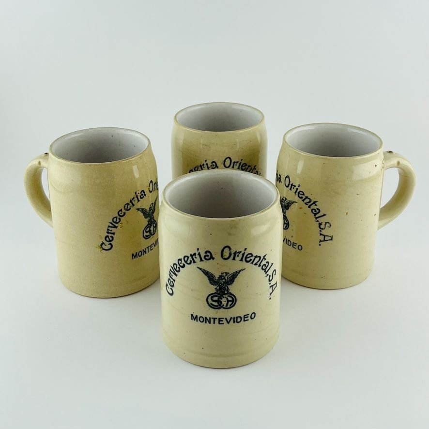 Cuatro jarras uruguayas en gres