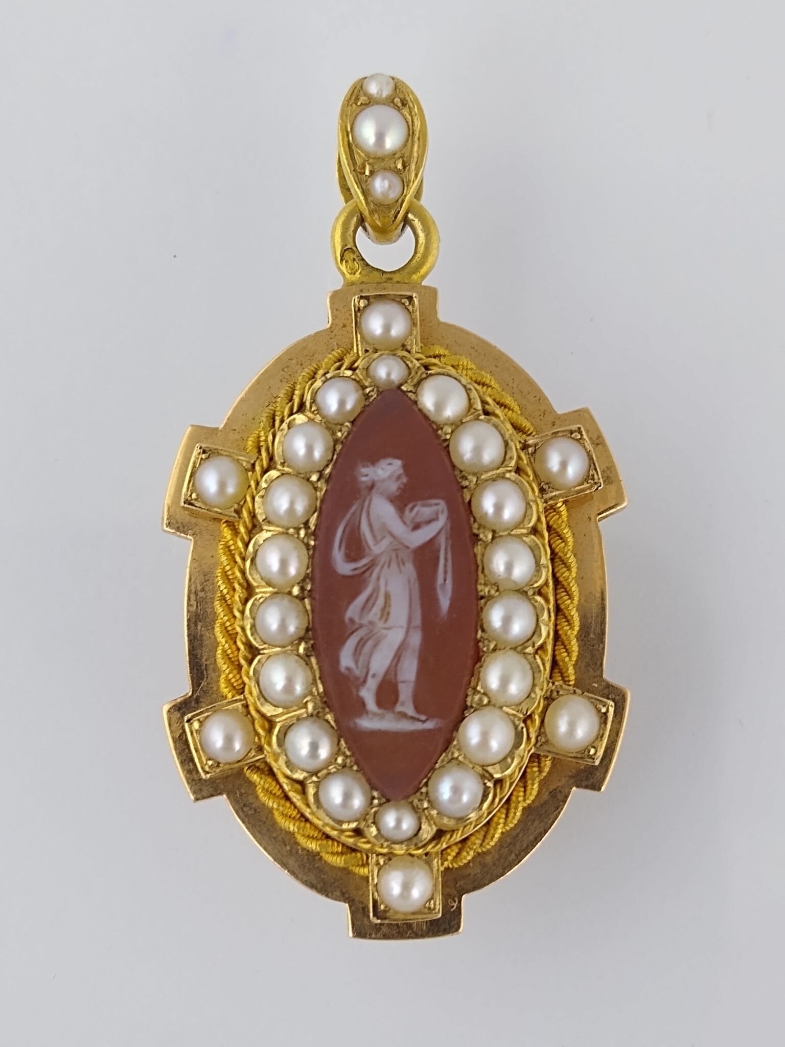 Relicario oro, camafeo y perlas