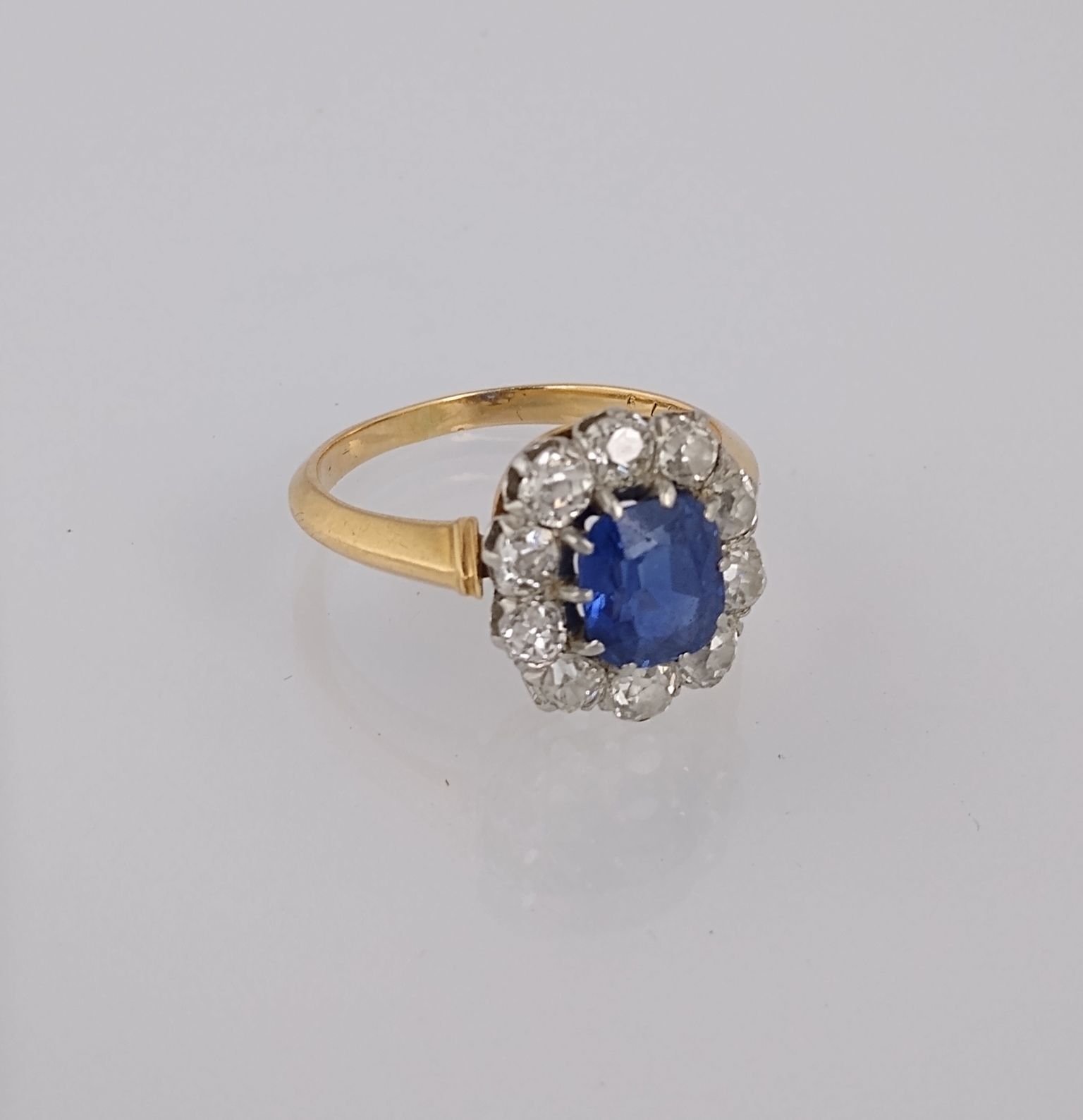 Anillo oro 18 K y brillantes