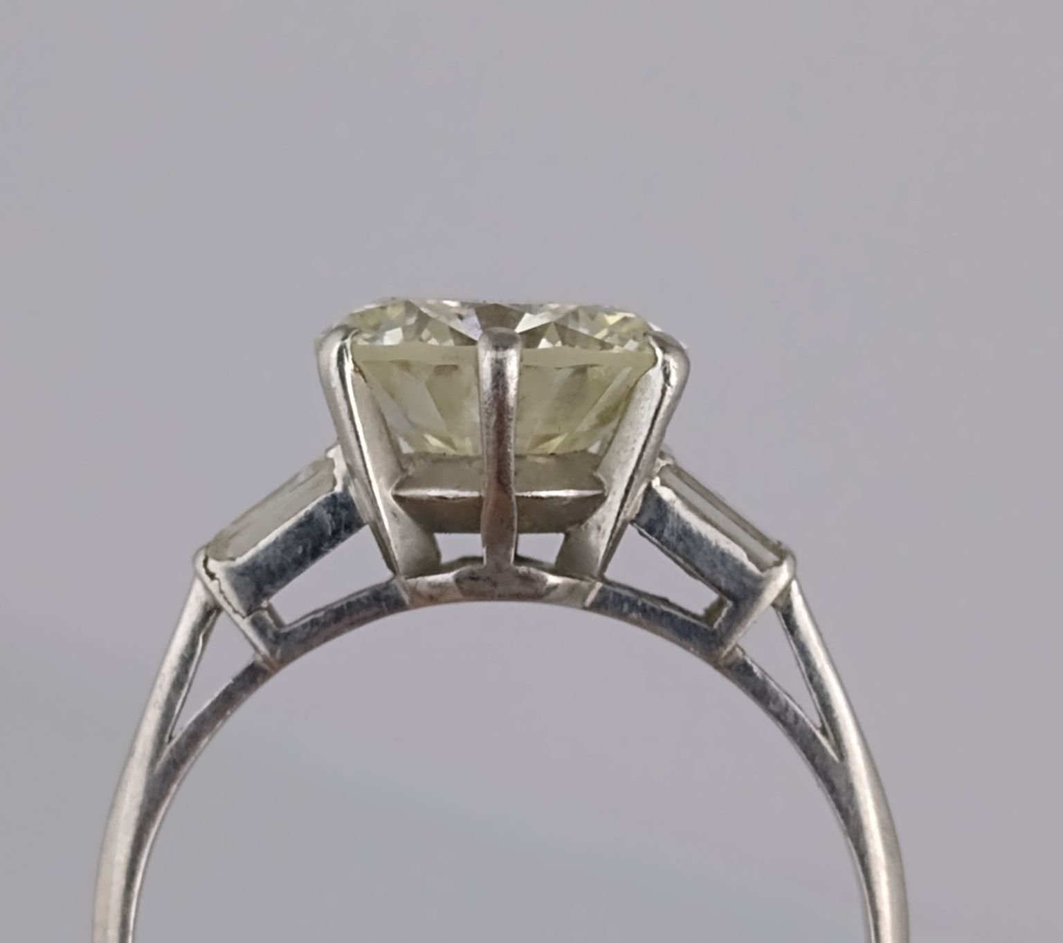 Anillo oro 18 K, brillante y diamantes - Imagen 3