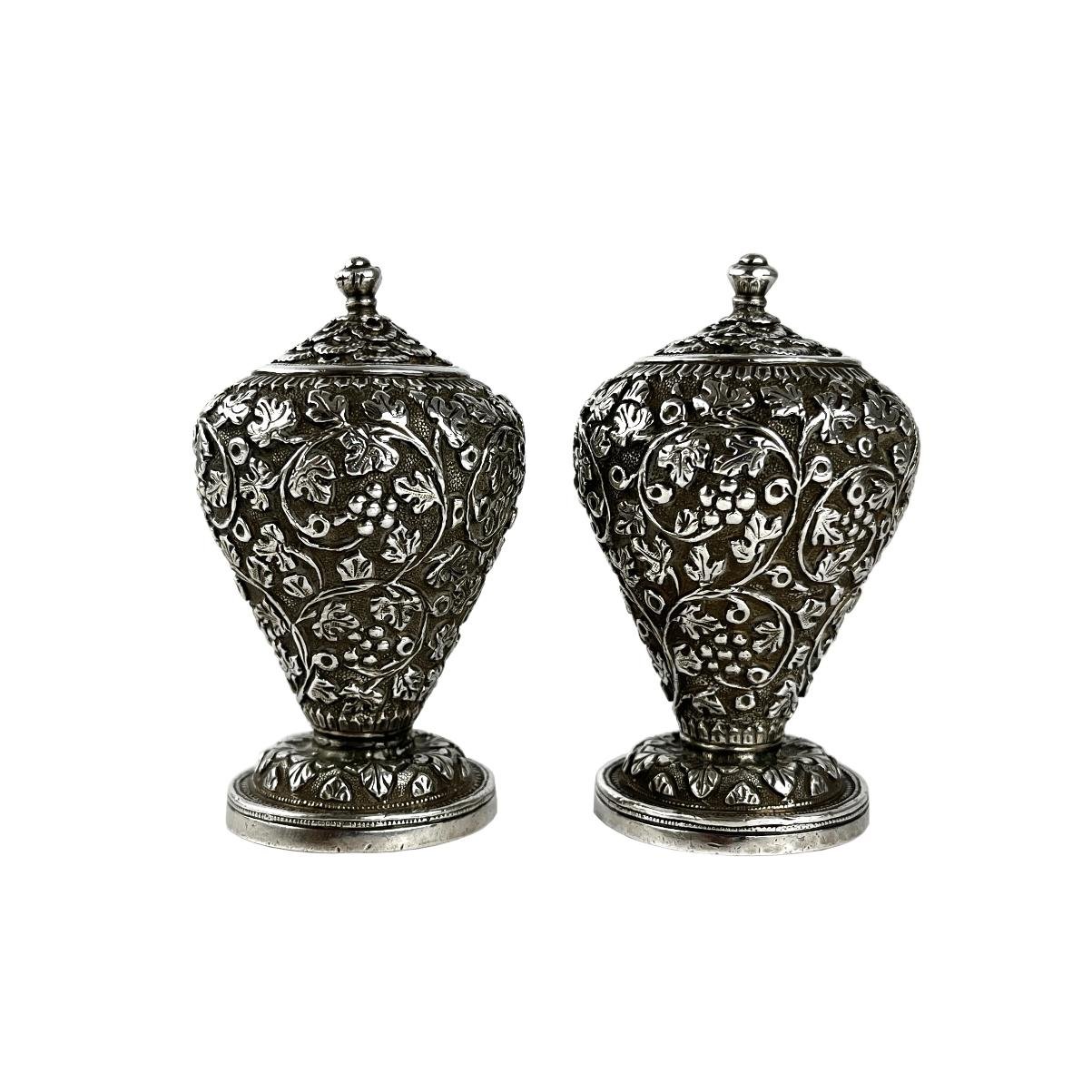 Par de saleros en plata