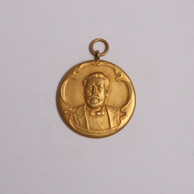 Medalla en oro 18 K José Batlle y Ordóñez