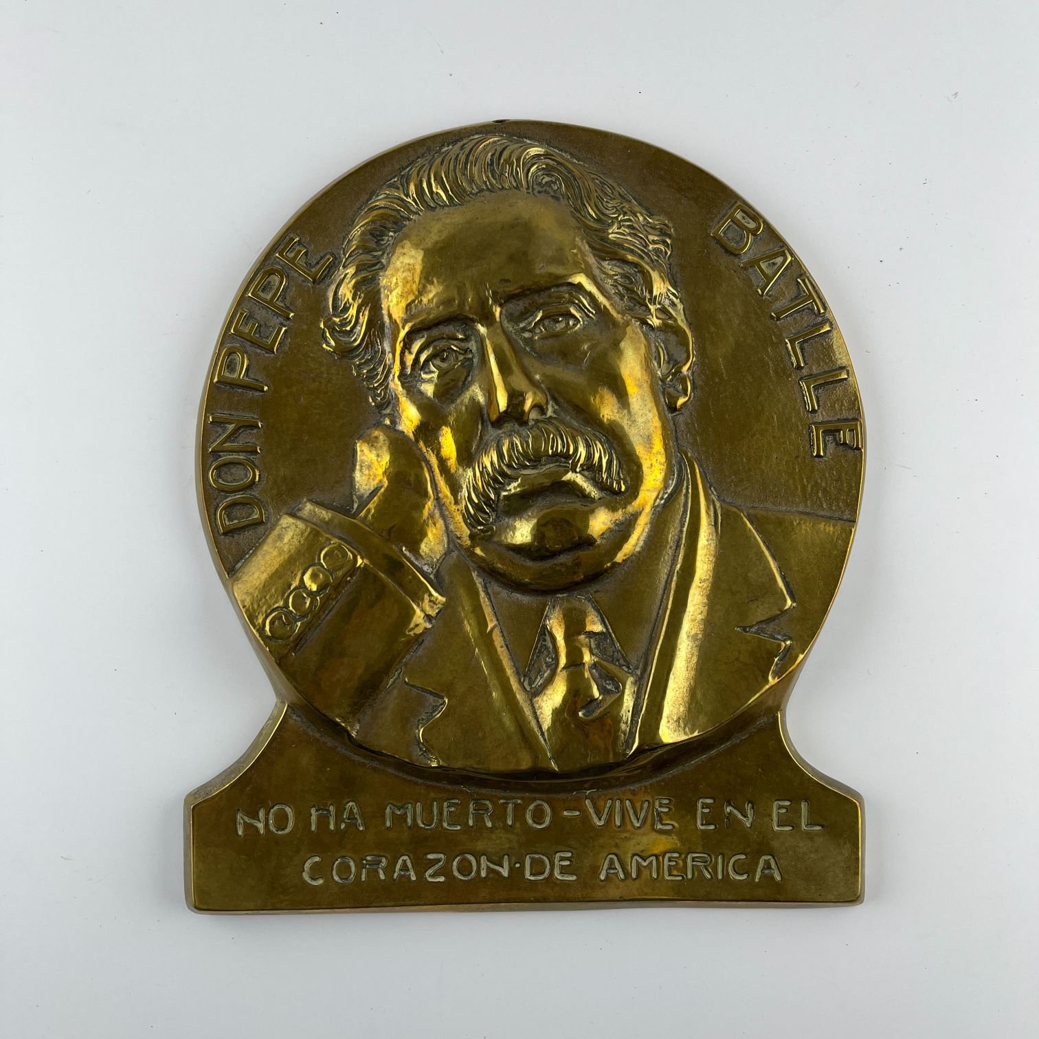 Placa en bronce José Batlle y Ordóñez