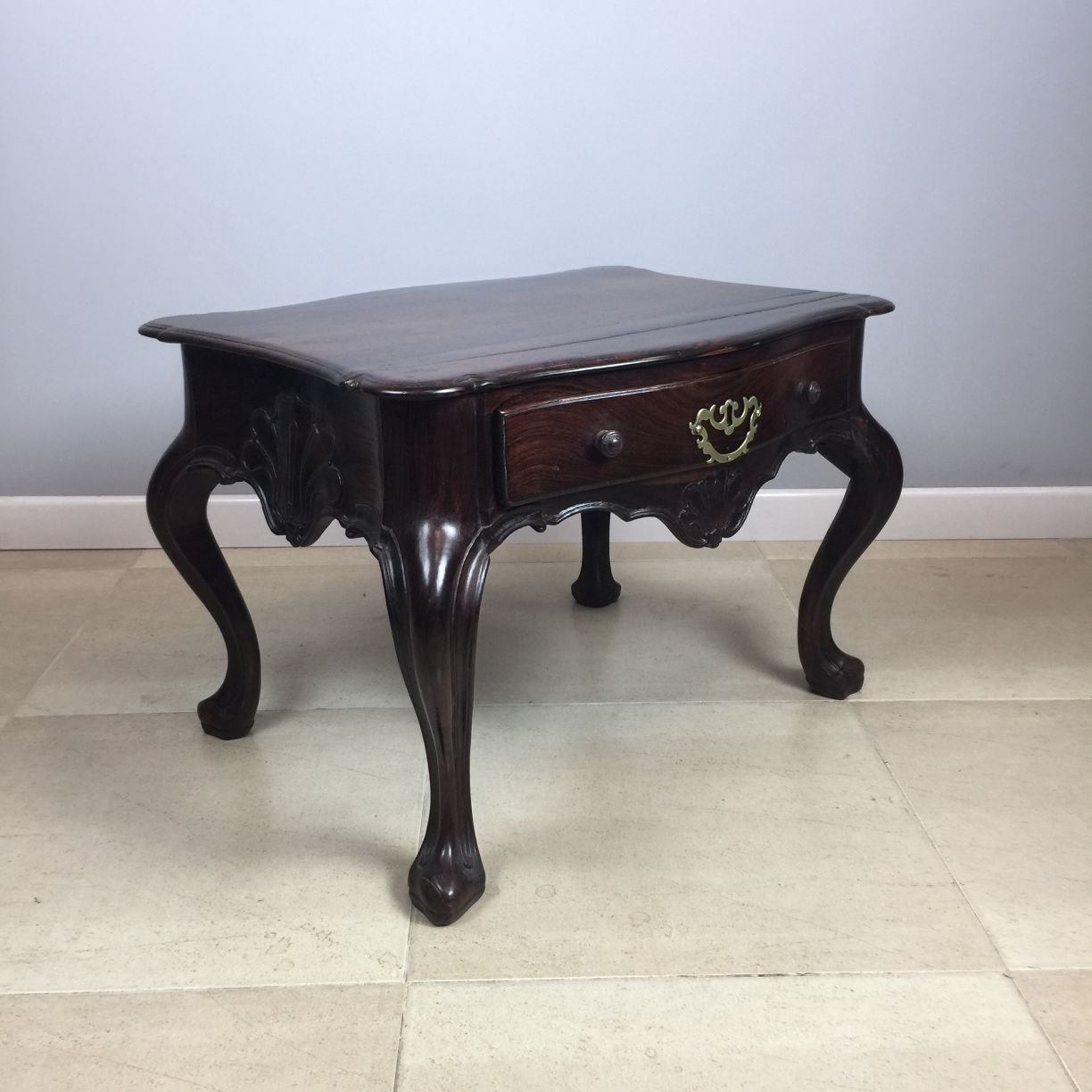 Mesa de estrado lusobrasileña