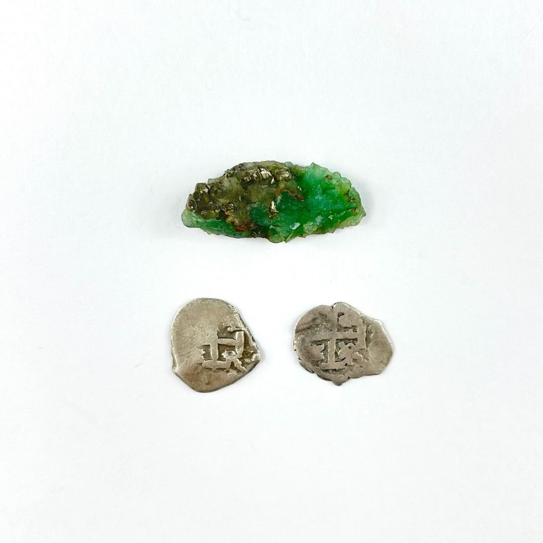 Macuquinas y esmeralda