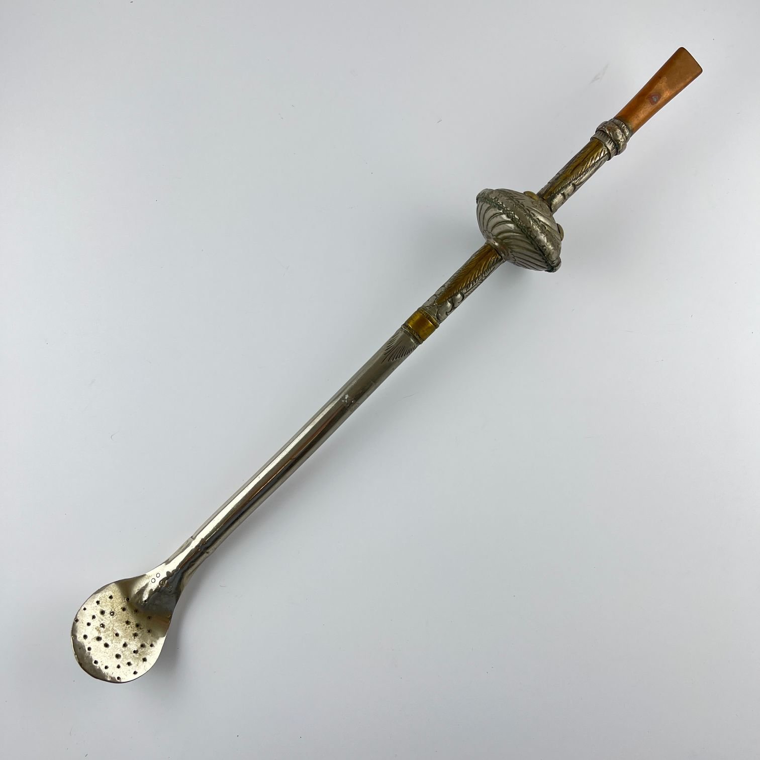 Bombilla de exhibicion en plata y oro