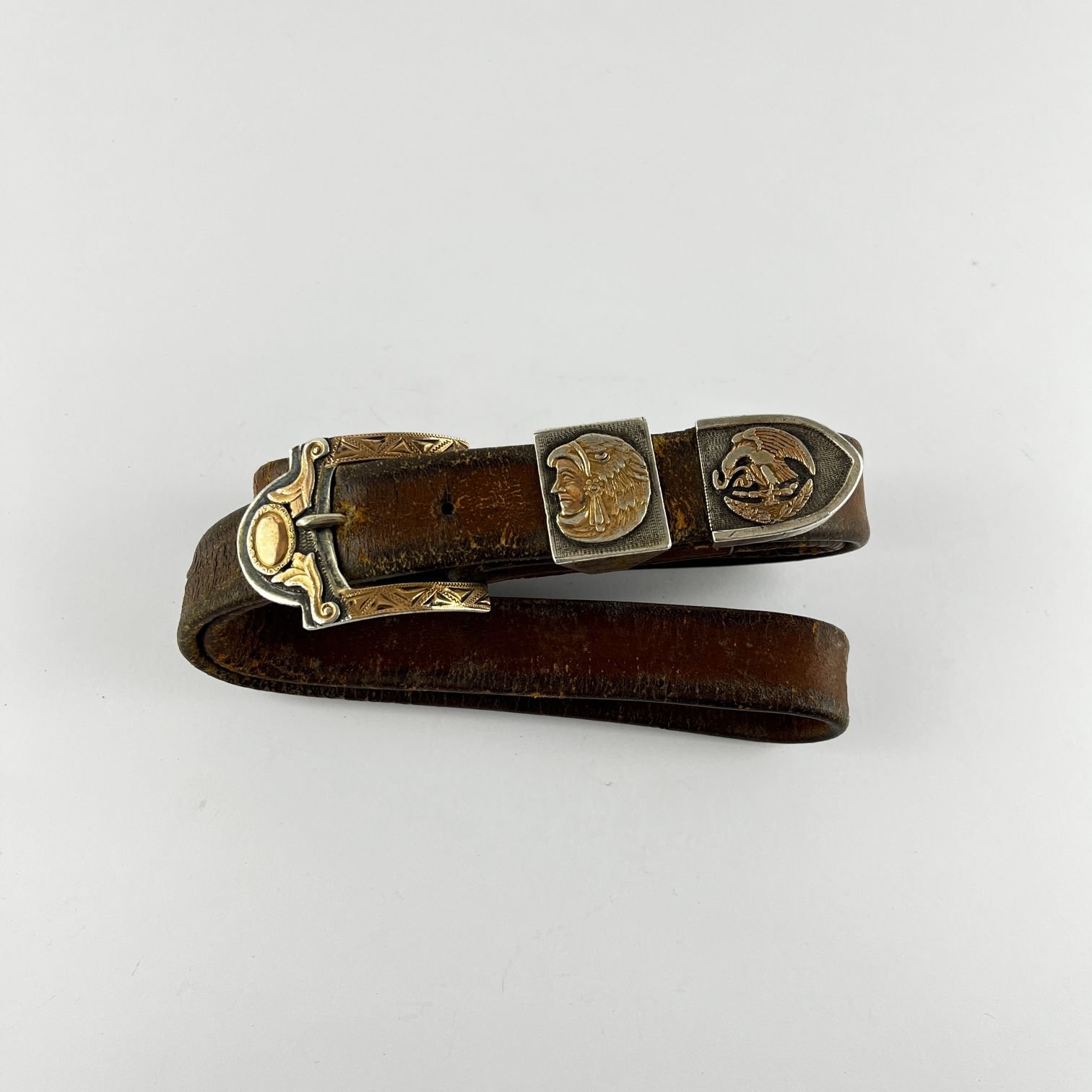 Cinturón en cuero, plata y oro