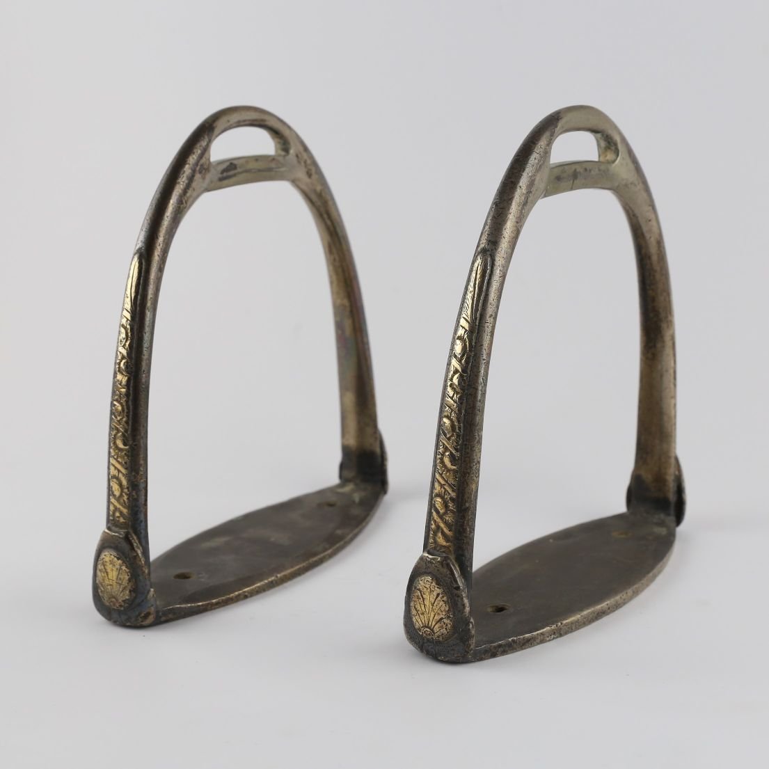 Estribos en plata y oro