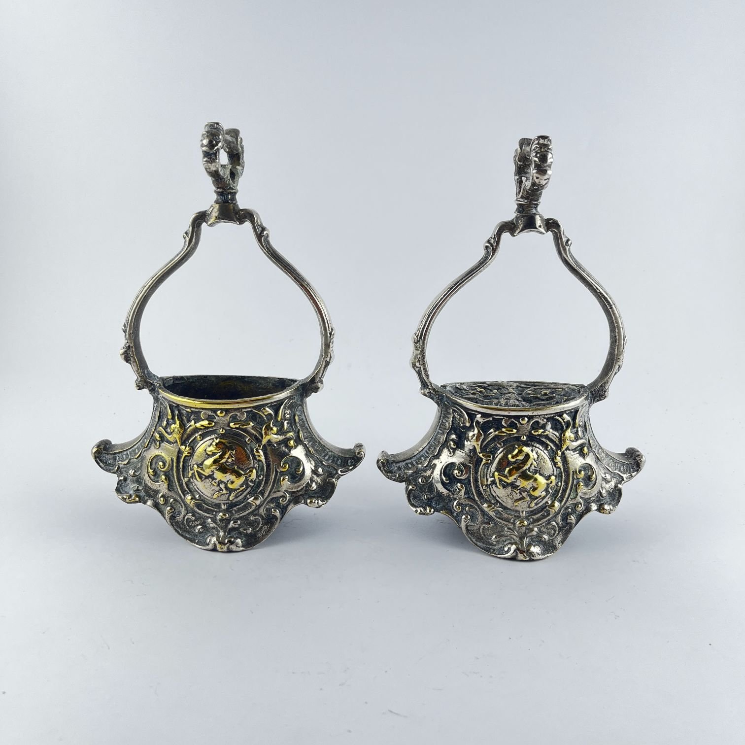 Estribos en bronce plateado