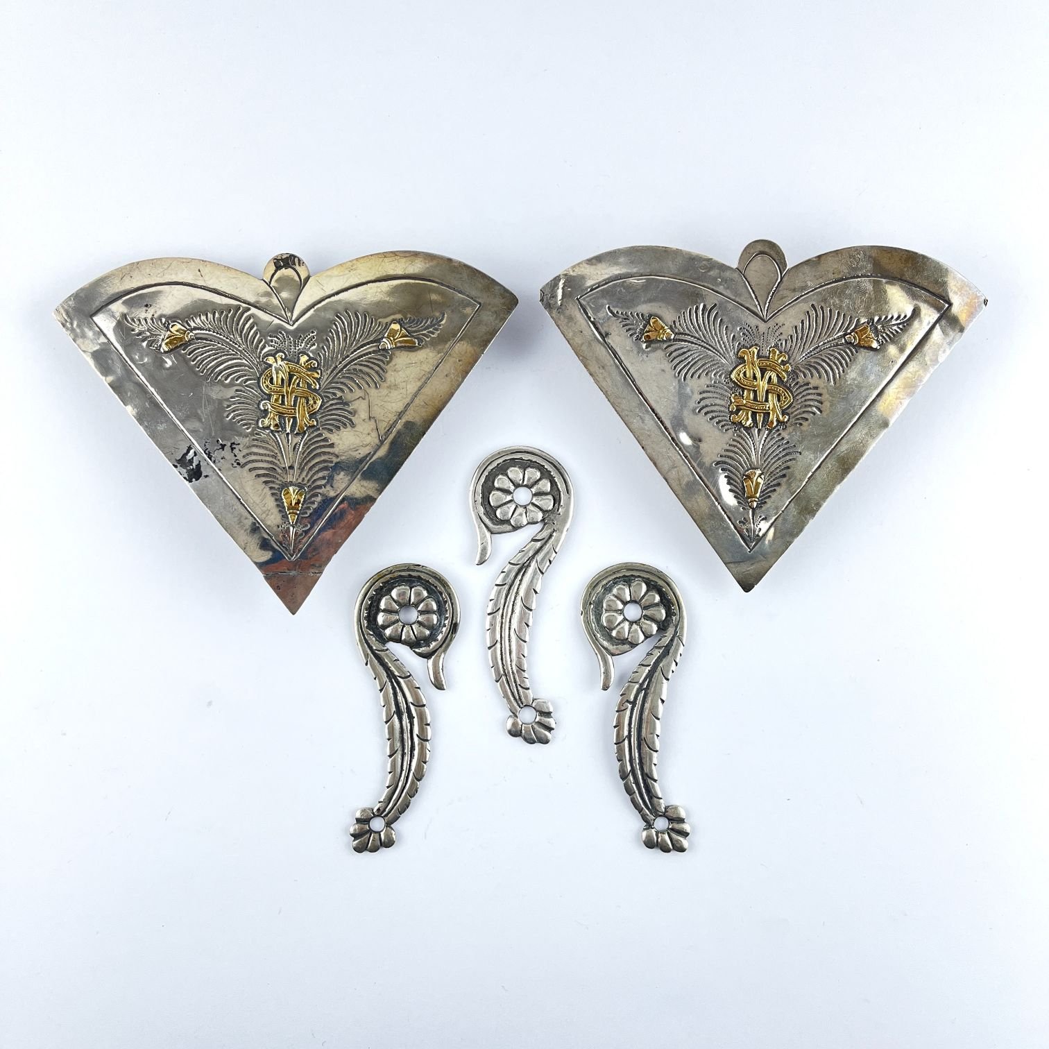 Piezas de chapeado en plata y oro