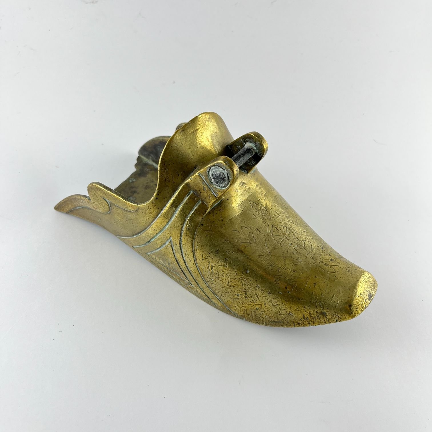 Estribo en bronce