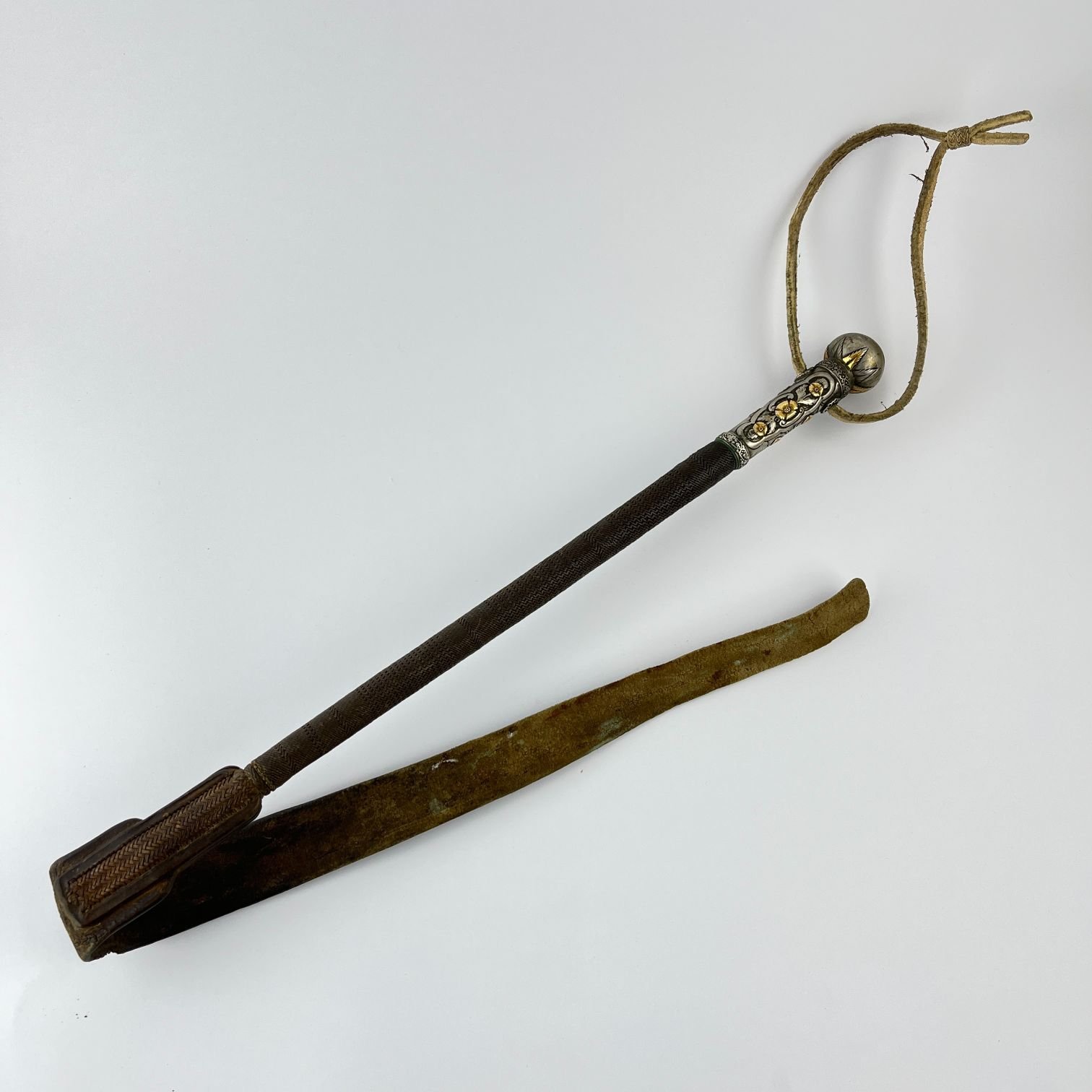 Rebenque en cuero, plata y oro