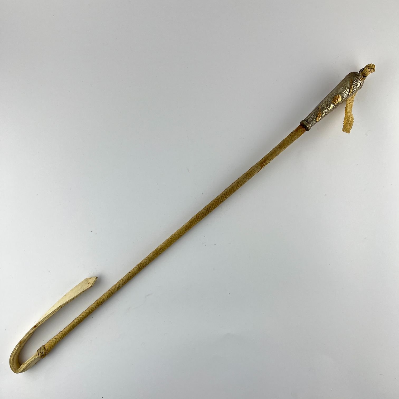 Fusta en cuero, plata y oro