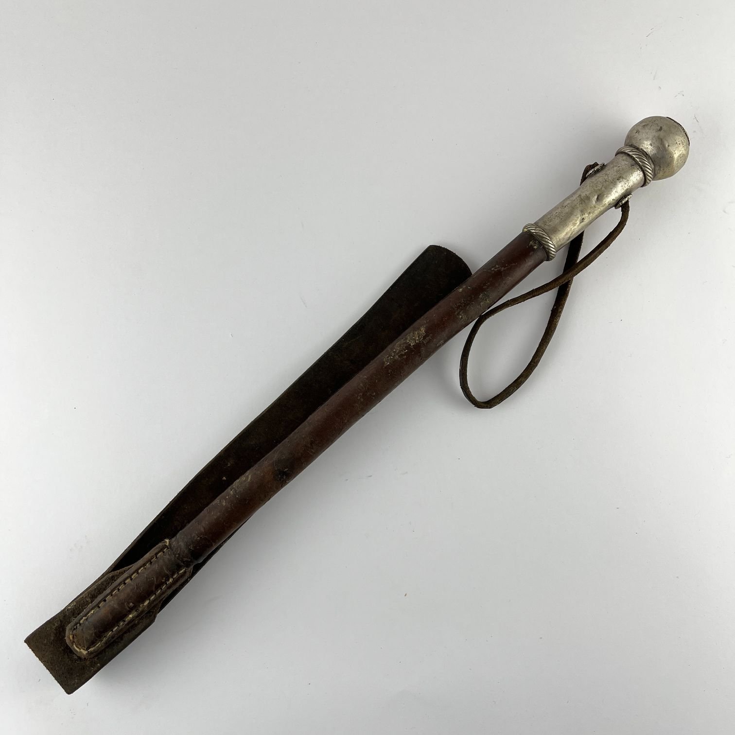 Rebenque en cuero y plata