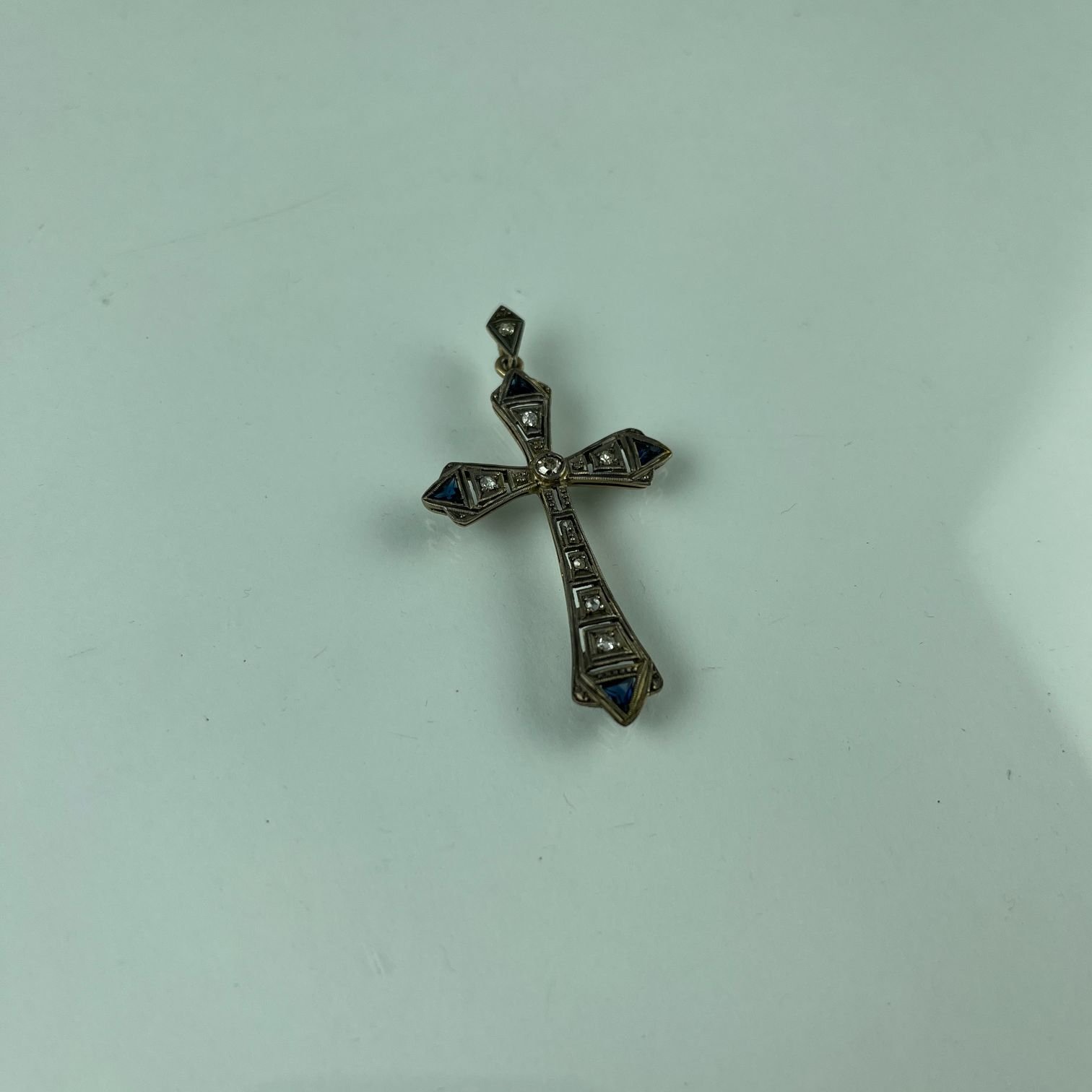 Cruz art decó oro, brillantes, diamantes y zafiros