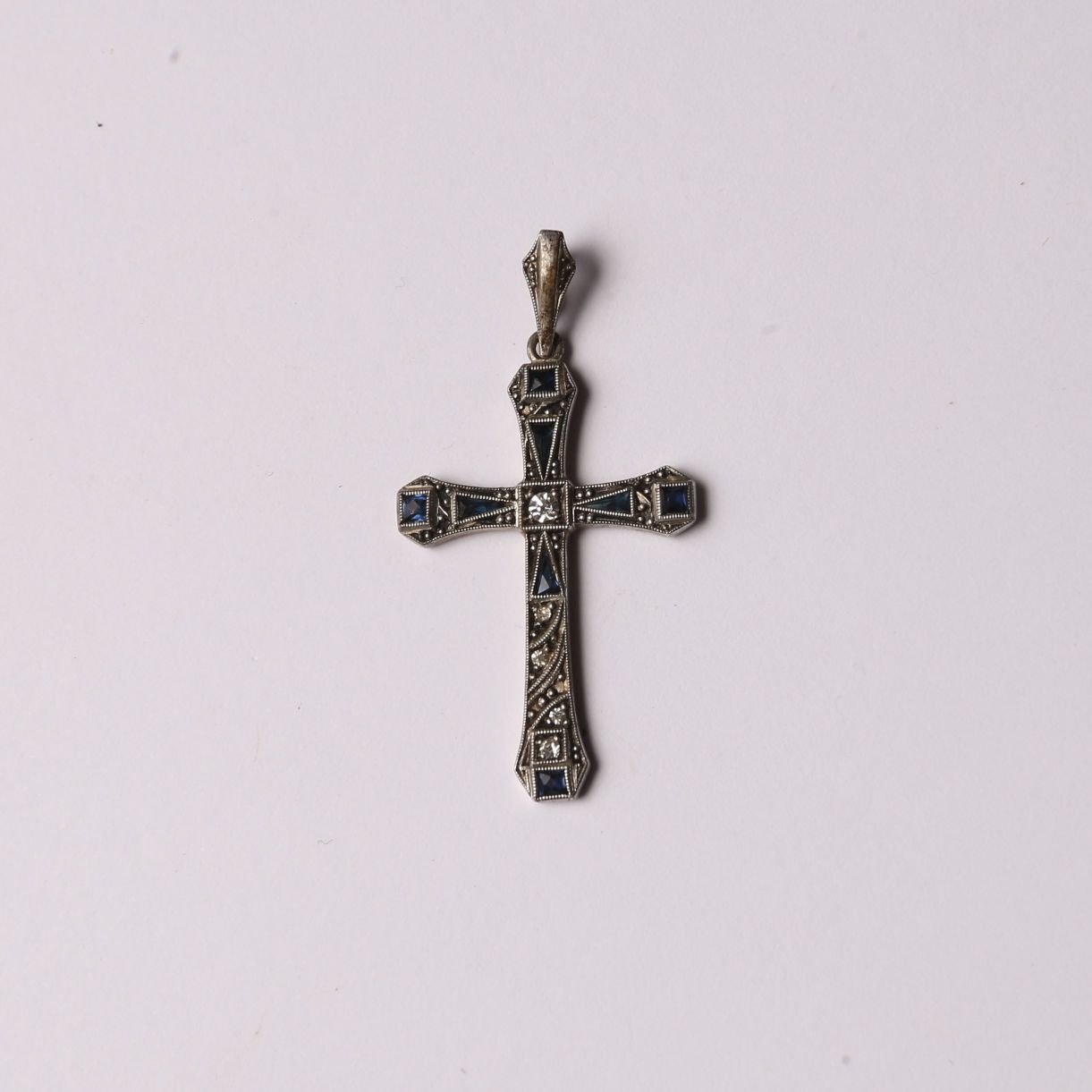 Cruz art decó, brillante, diamante y zafiros