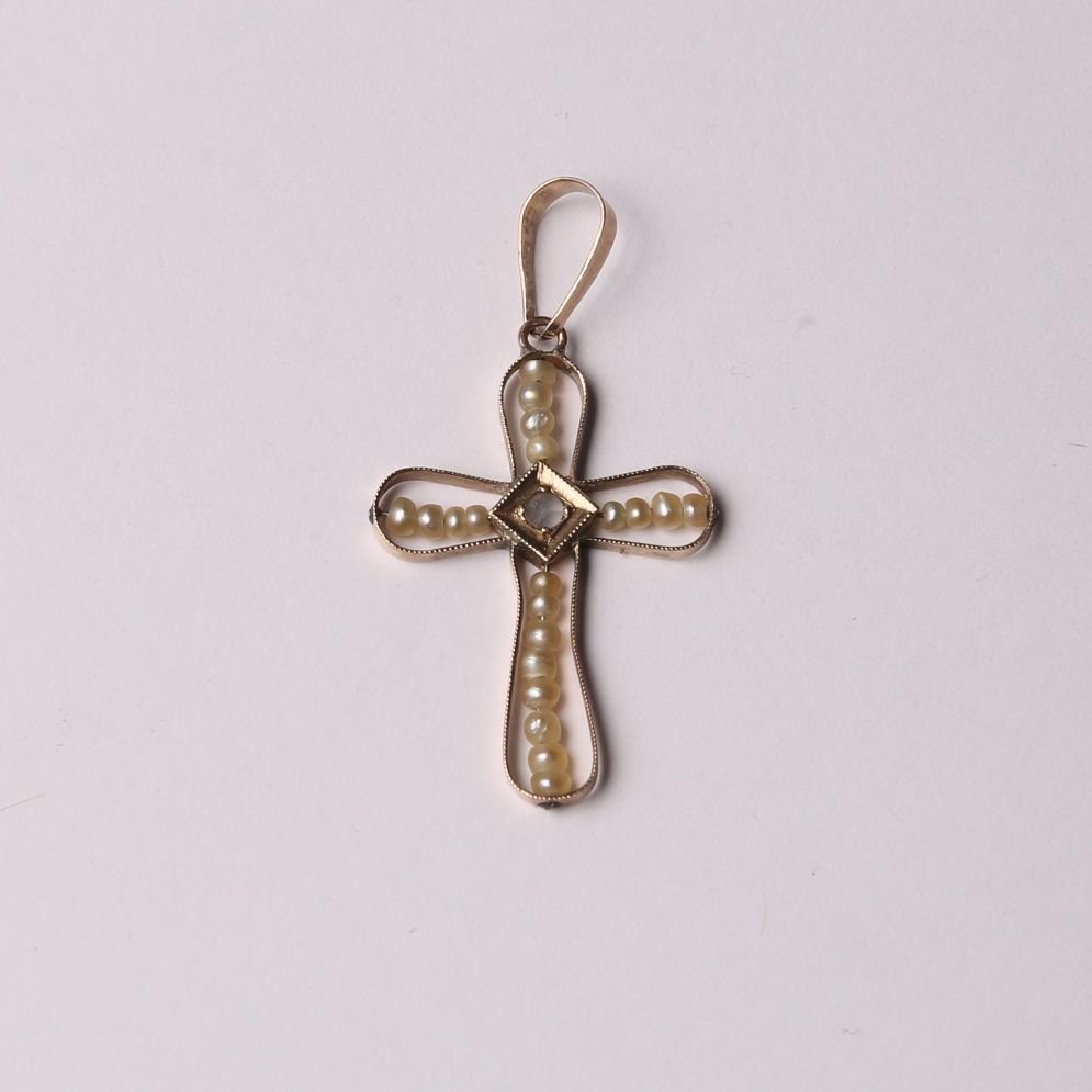 Cruz oro, perlas y diamante