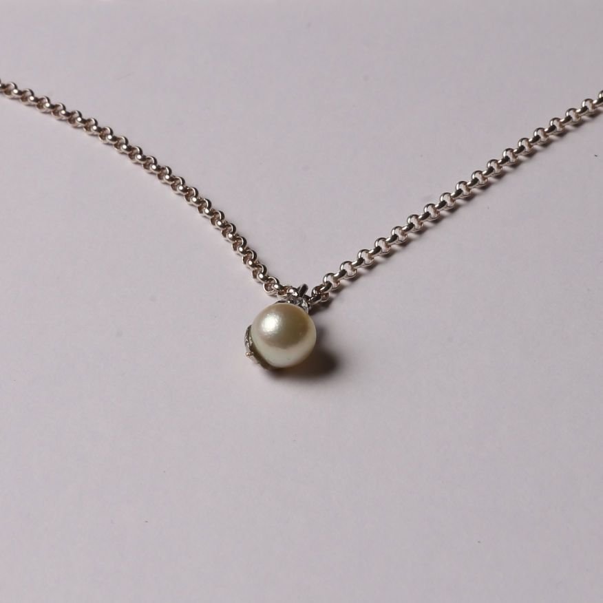 Colgante oro 18 K, perla y brillante