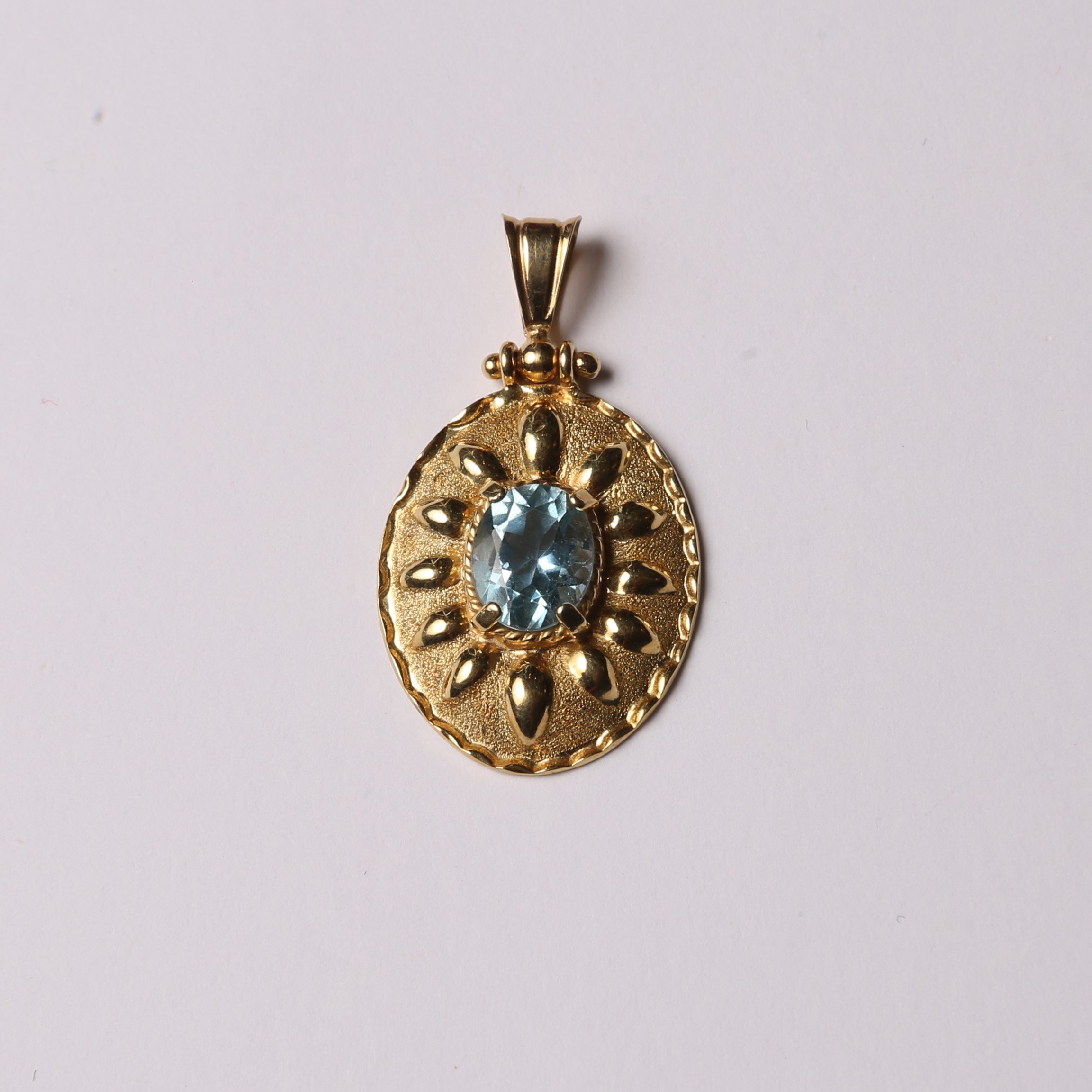 Colgante oro 18 K y topacio