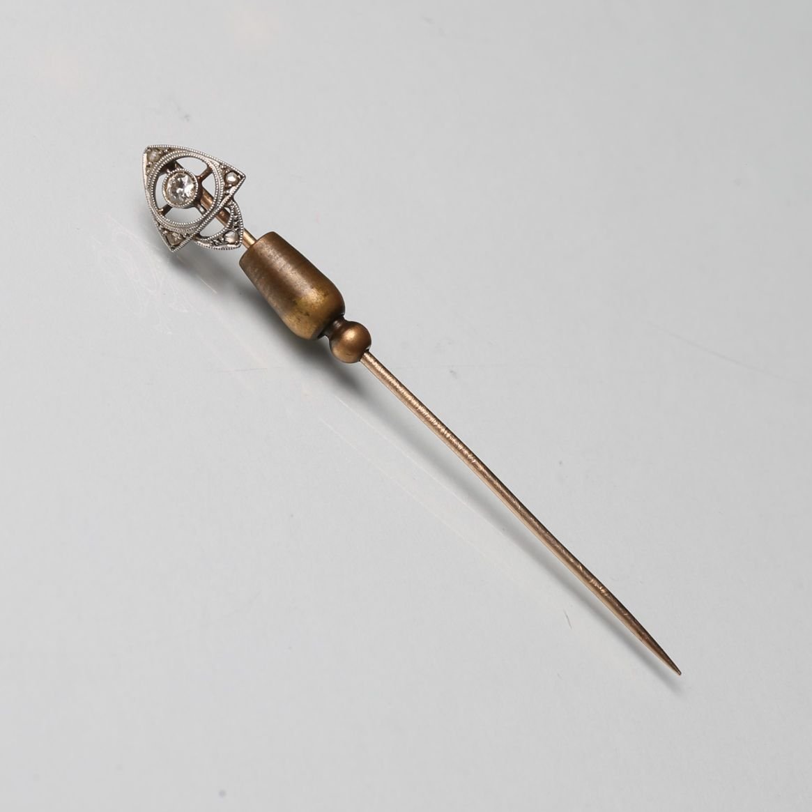 Pincho art decó oro, brillante y diamantes