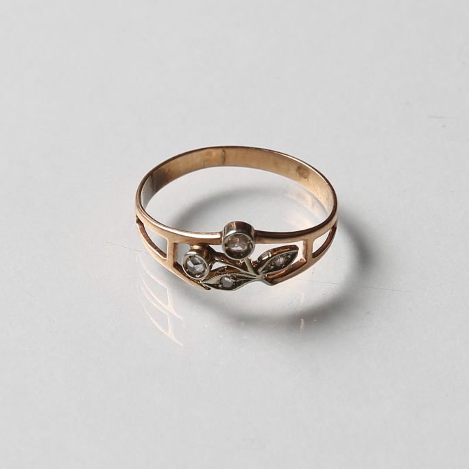 Anillo oro amarillo y diamantes