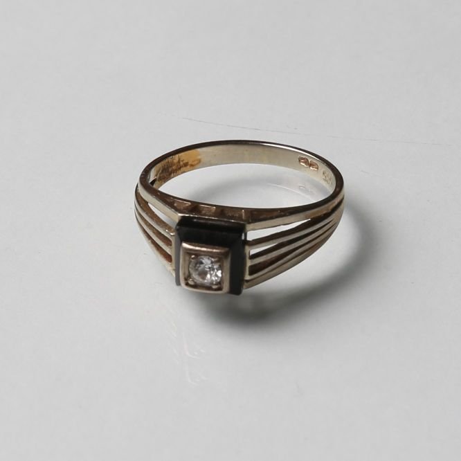 Anillo art decó oro 18, brillante y ónix