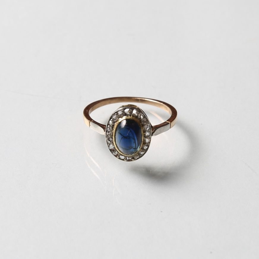 Anillo oro 18 K, zafiro y diamantes