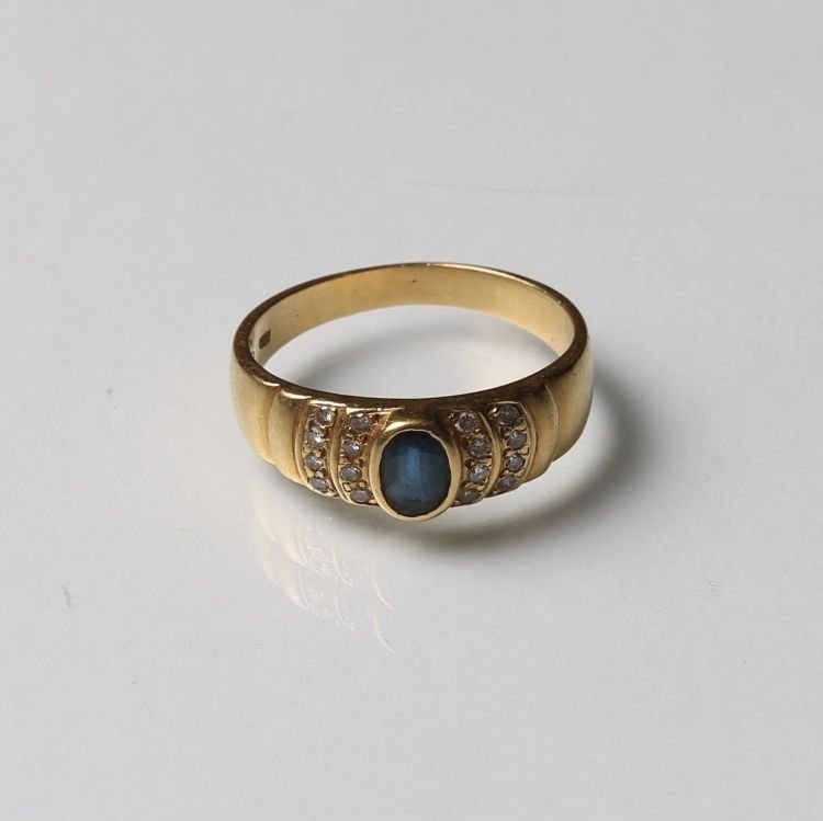 Anillo oro 18 K, zafiro y brillantes