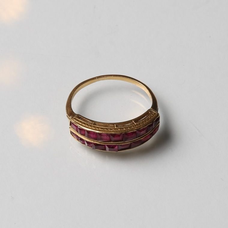 Anillo oro 18 K y rubíes