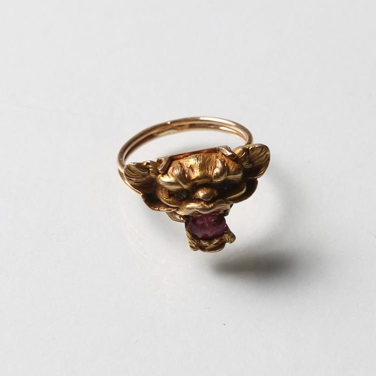 Anillo oro 18 K, rubí y brillantes