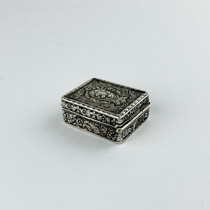 Pastillero italiano en plata