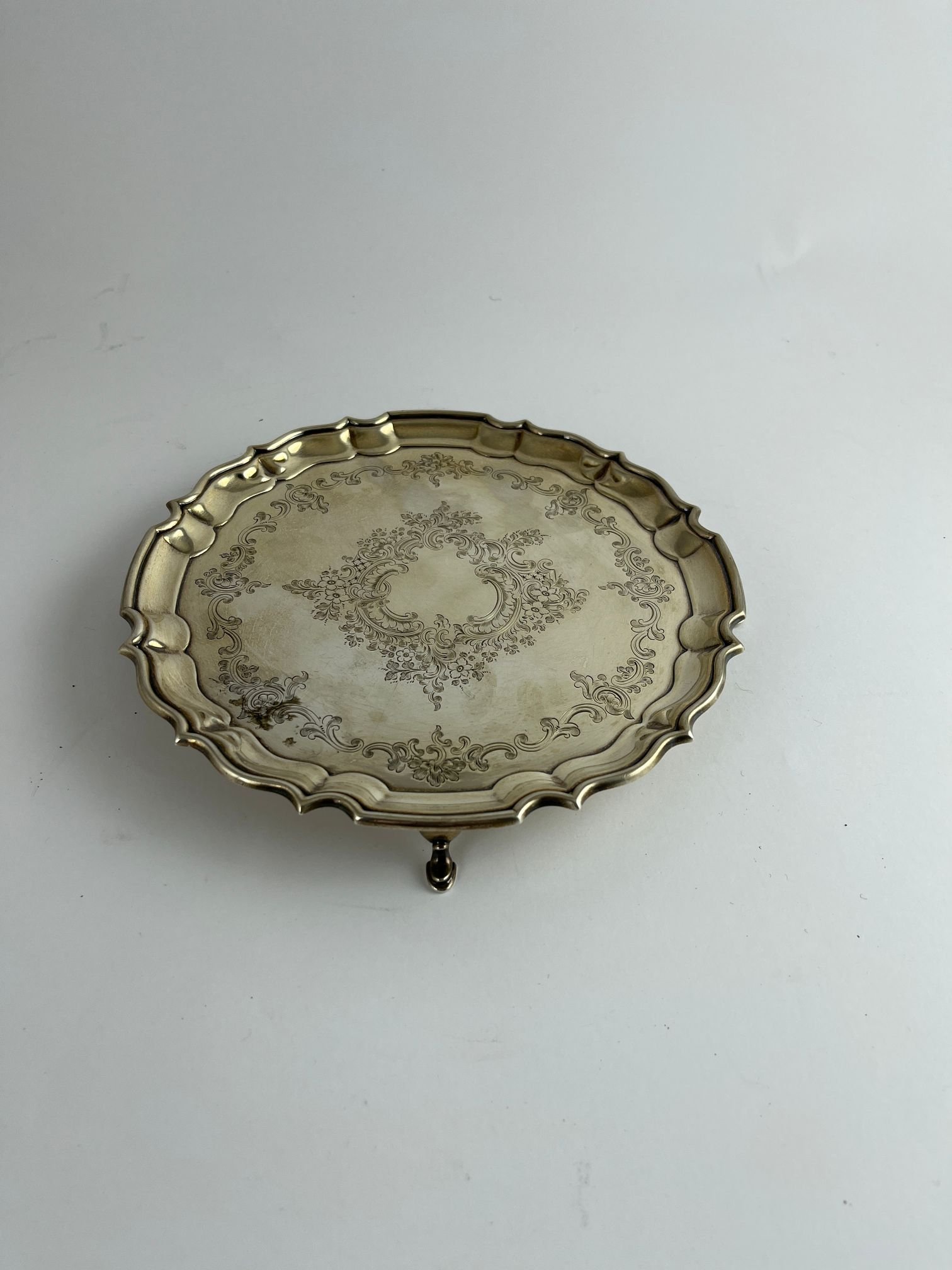 Salvilla inglesa en plata