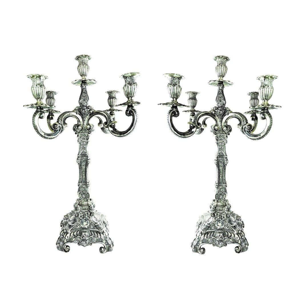Par de candelabros portugueses en plata