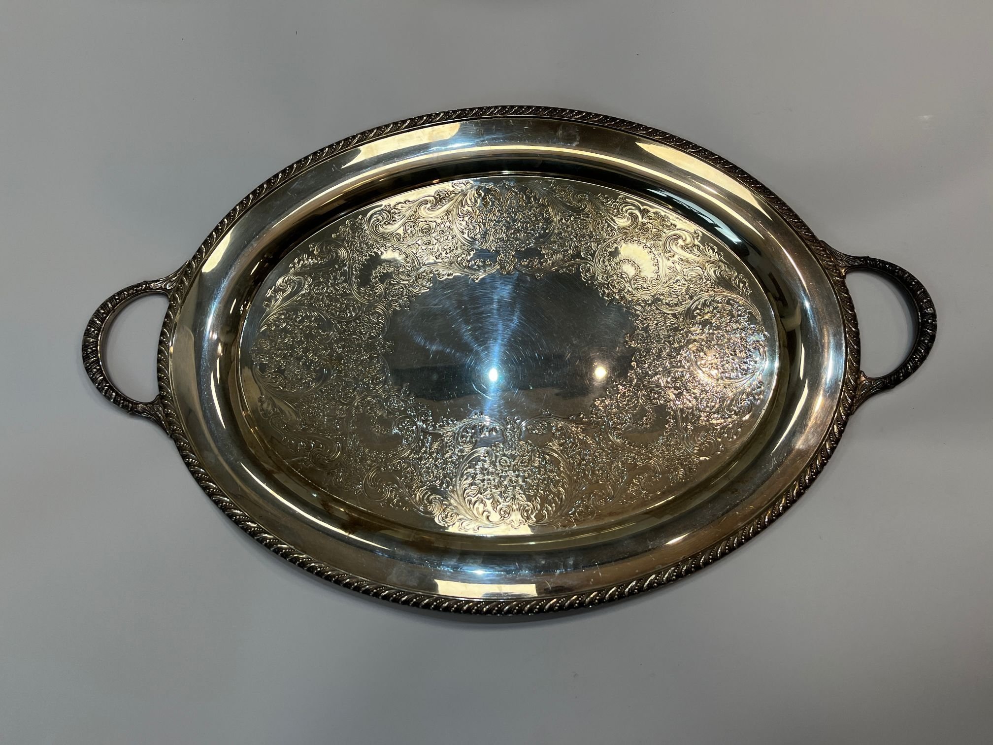 Bandeja inglesa en metal plateado