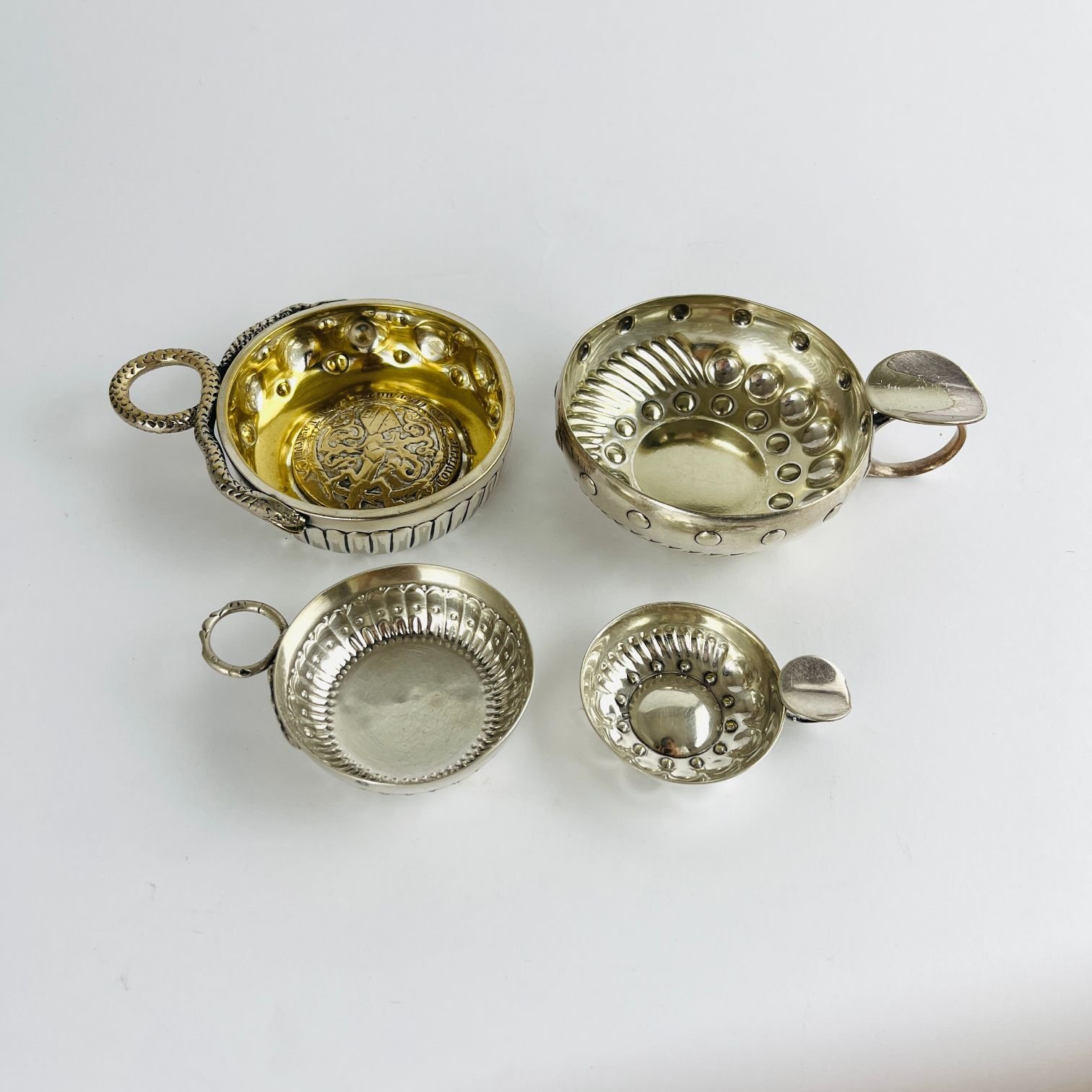 Cuatro catadores para vino