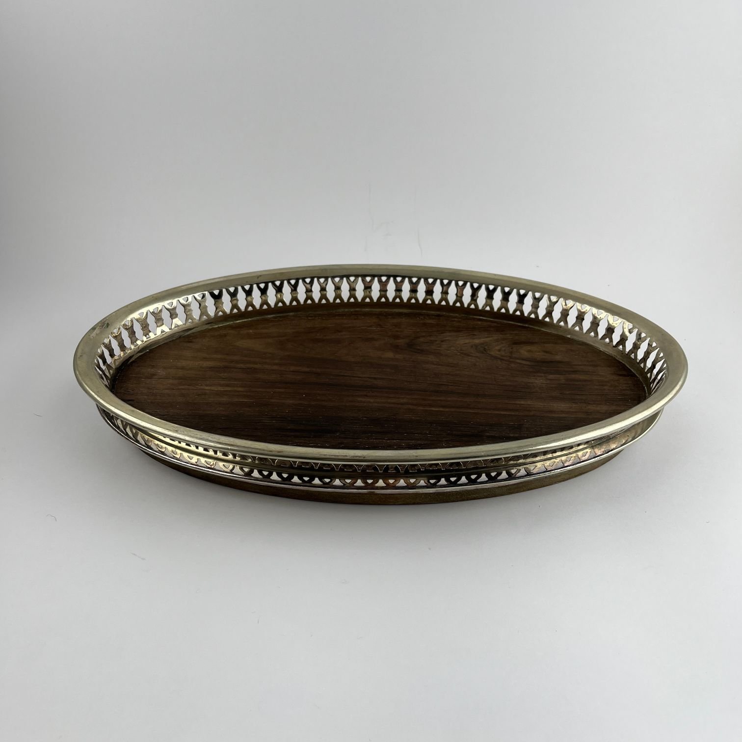 Dos bandejas alemanas en madera y metal plateado