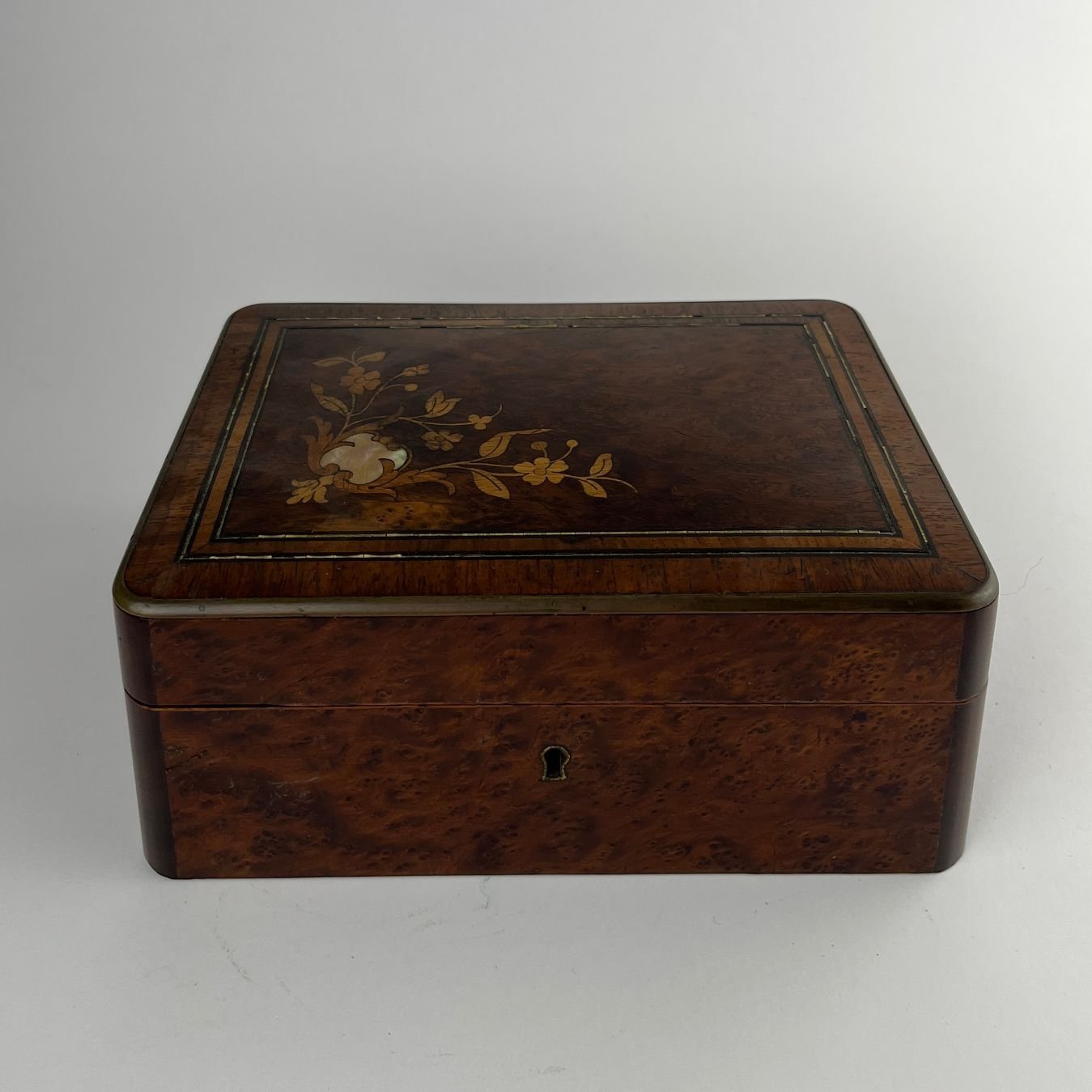 Caja alhajera francesa