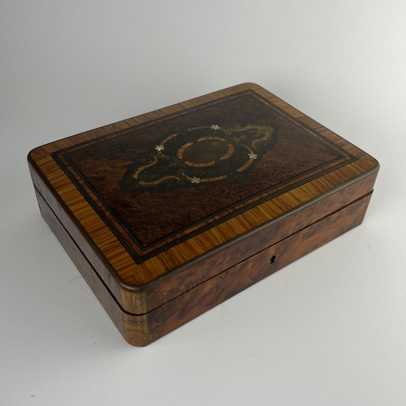 Caja alhajera francesa