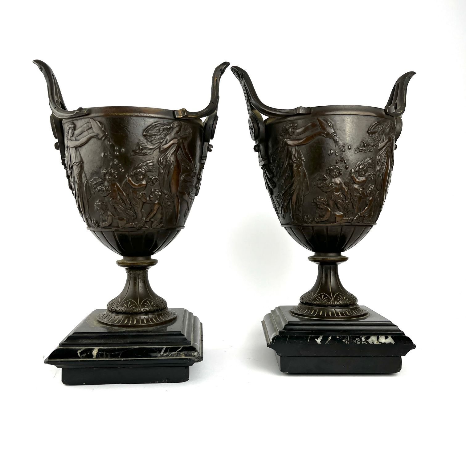 Par de copones franceses en bronce