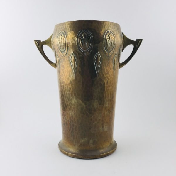 Florero art nouveau en bronce