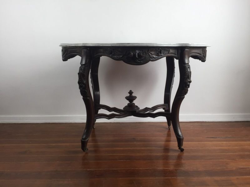 Mesa de sala victoriana