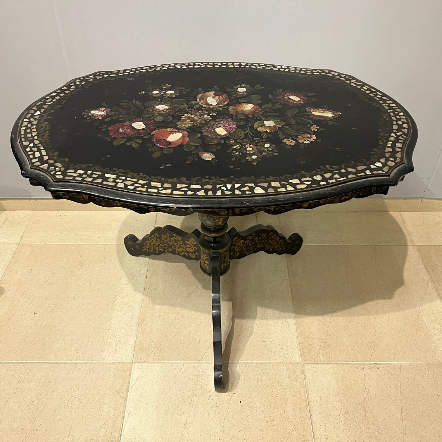 Mesa auxiliar isabelina