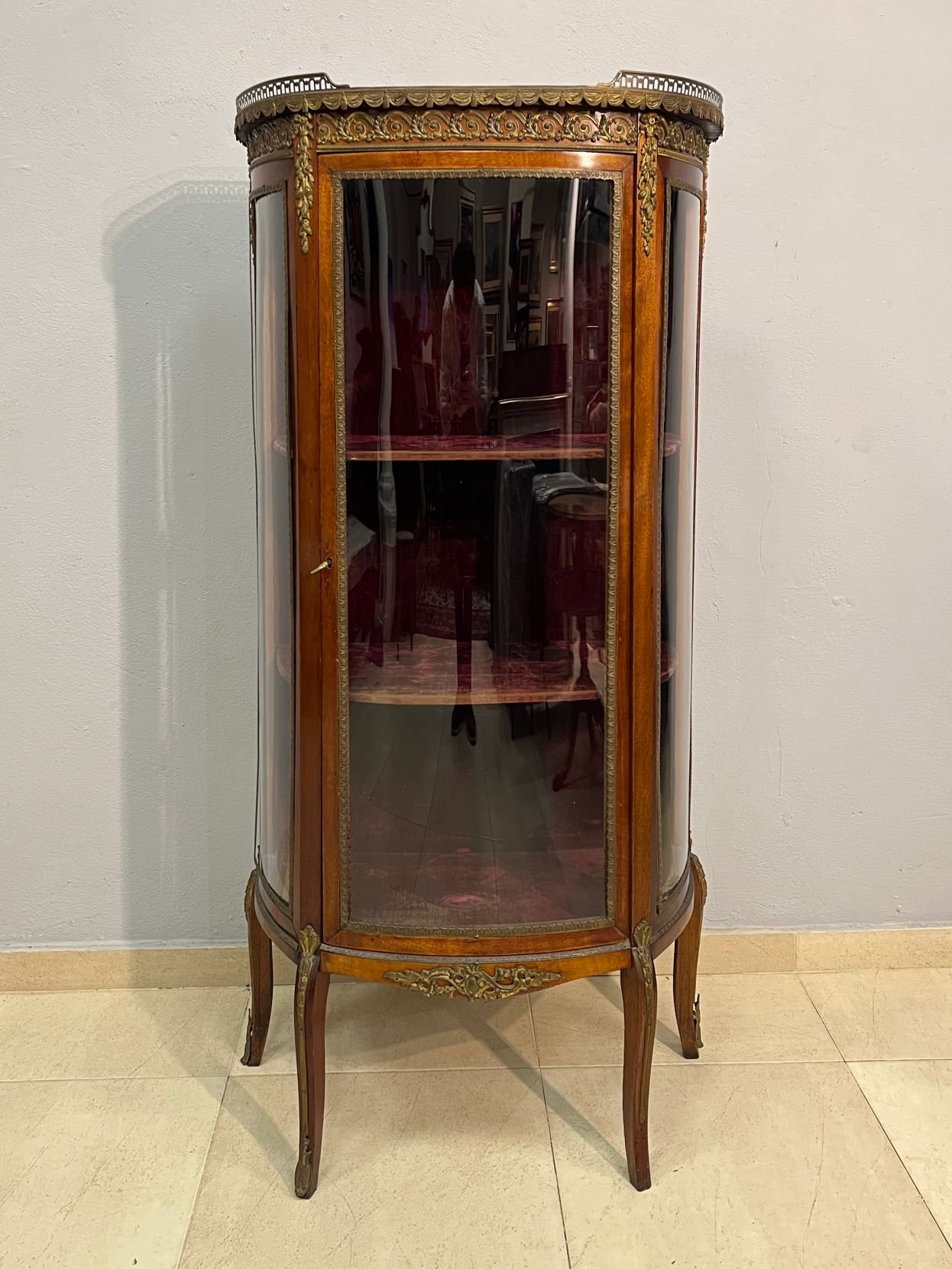 Vitrina francesa estilo Transición